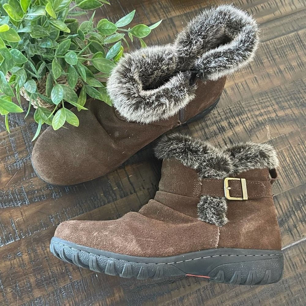 Khombu All-Weather Brown Lindsey Suede Boots 9M